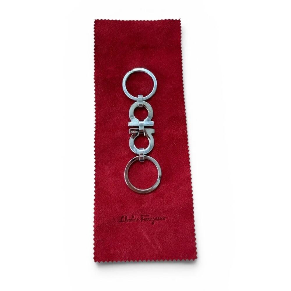 Salvatore Ferragamo Men Gancini Keychain - Silver Key Ring - Picture 2 of 7